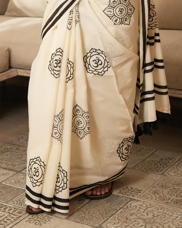 Ivory_Cotton_Om_H_Block_Print_Mul_Saree_With_Tassels_For_Women